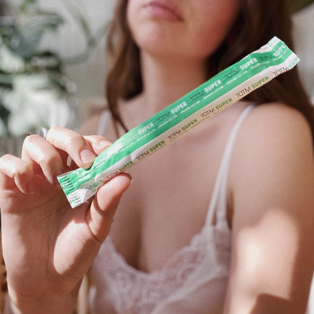 woman-passing-green-tampon